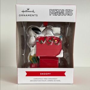 NEW Hallmark Peanuts Snoopy Doghouse Christmas Gift Ornament